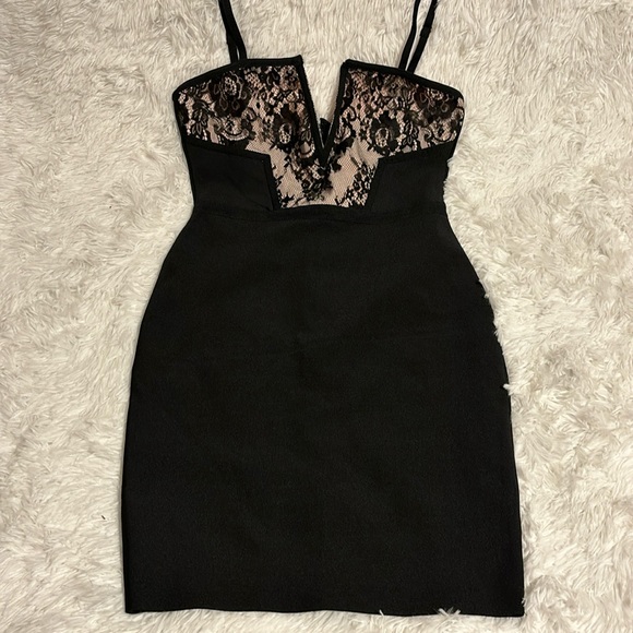 Windsor Dresses & Skirts - Windsor Bodycon Style Black & Nude Slimming Formal Mini Dress Size Small